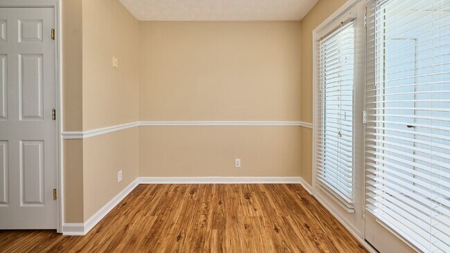 Building Photo - For Rent: 2BR, 1 1/2 BA condo, upstairs unit. Special: $400 off the first month for a lease that ...