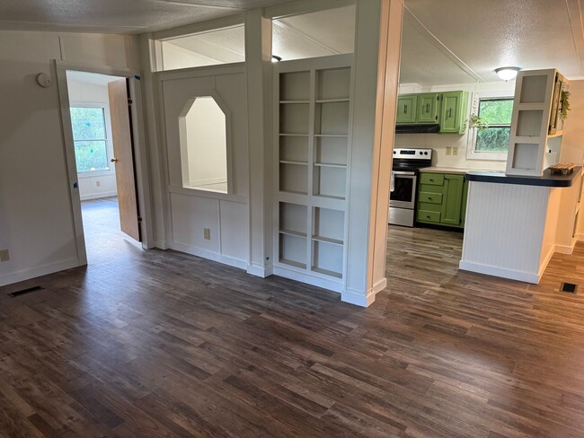 Building Photo - Move-In Ready 3/2 Home With Modern Upgrades & Country Charm