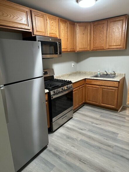 Building Photo - 328 S Mount St