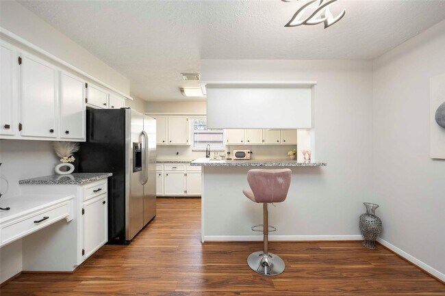 Building Photo - 5511 Green Timbers Dr