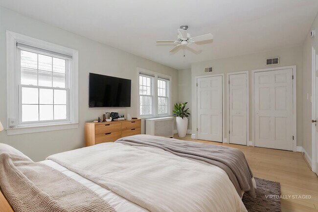 Building Photo - 2927 Cathedral Ave NW