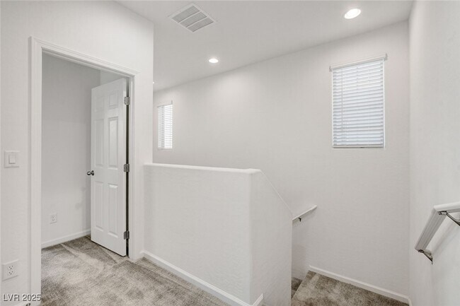 Building Photo - 11680 Hamilton Lk Ave