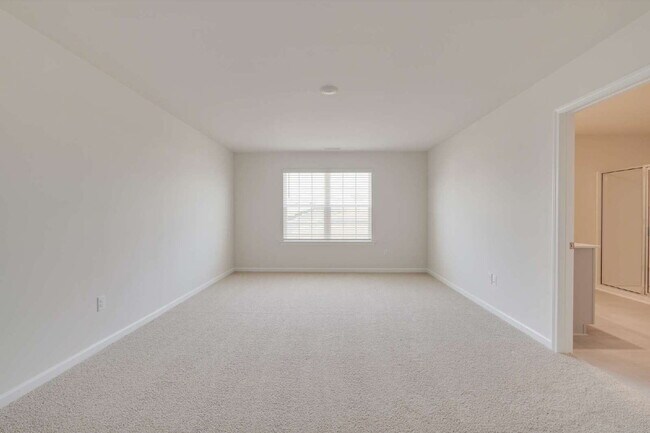 Building Photo - "Spacious 5-Bedroom Haven in Fuquay-Varina!"