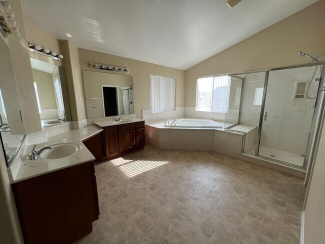 Building Photo - OVER 4000 SQ. FT. EXECUTIVE HOME IN GATED ...