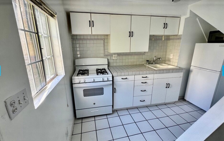 Building Photo - 459 N Alfred St