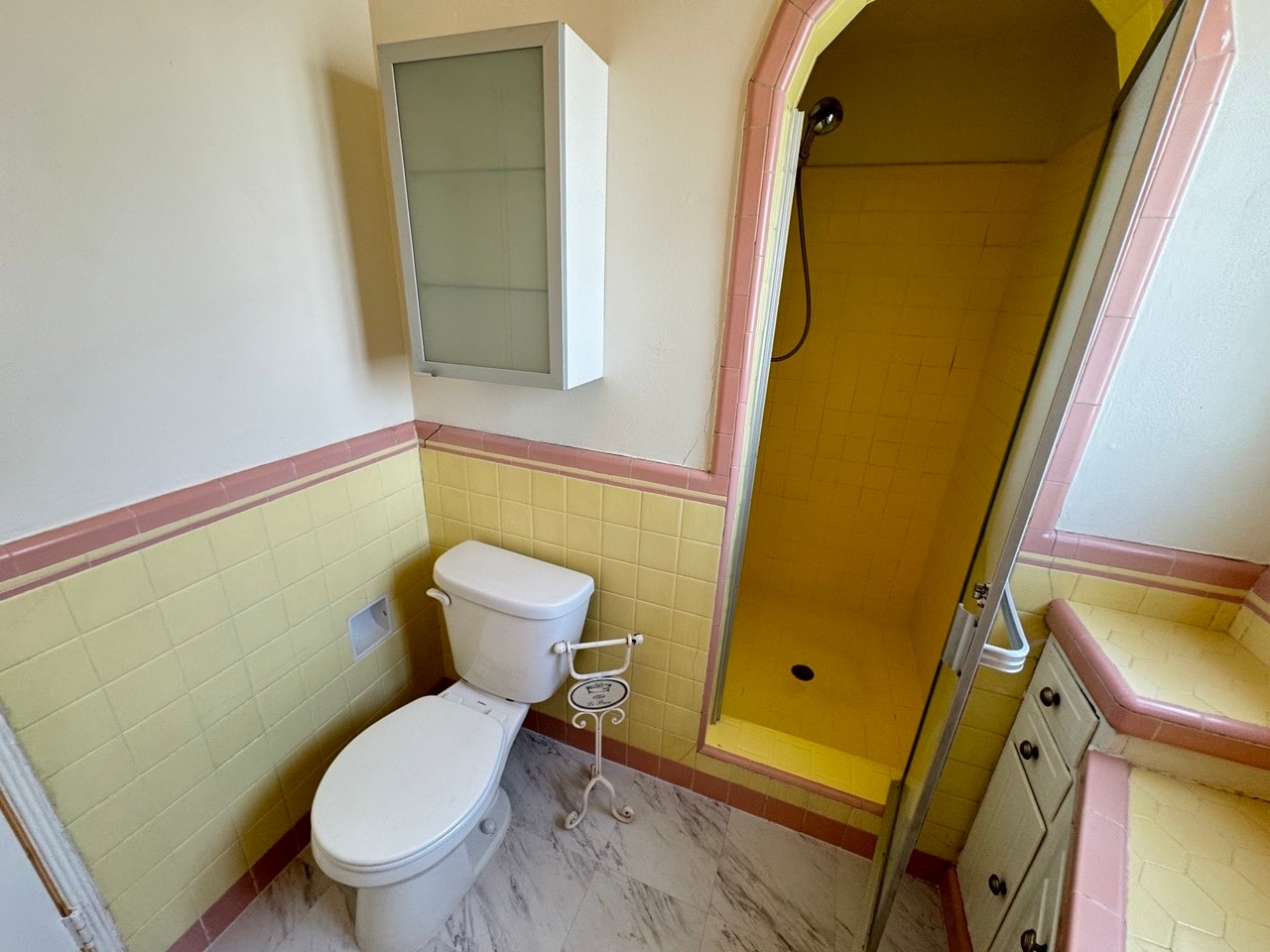 Building Photo - 422 S Detroit St