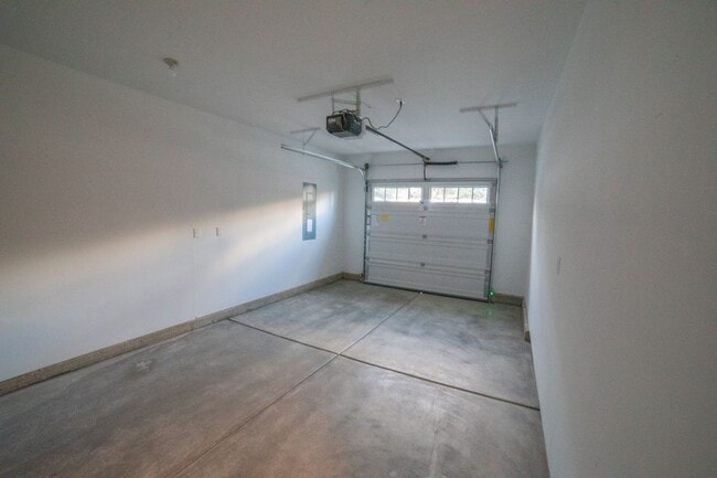 Building Photo - ALFOJ03