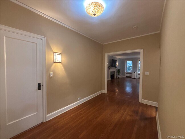 Building Photo - 8 Barstow Rd