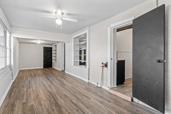 Building Photo - 175 E Elm St