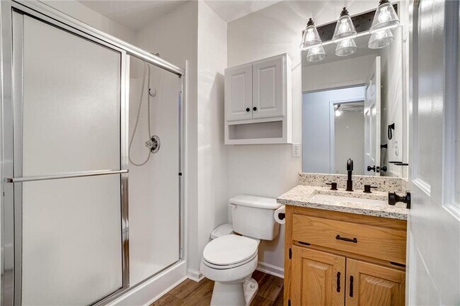 Building Photo - 701 Longview St