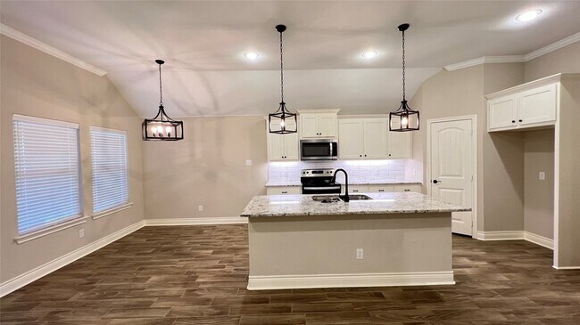 Building Photo - 906 Tippit Ln