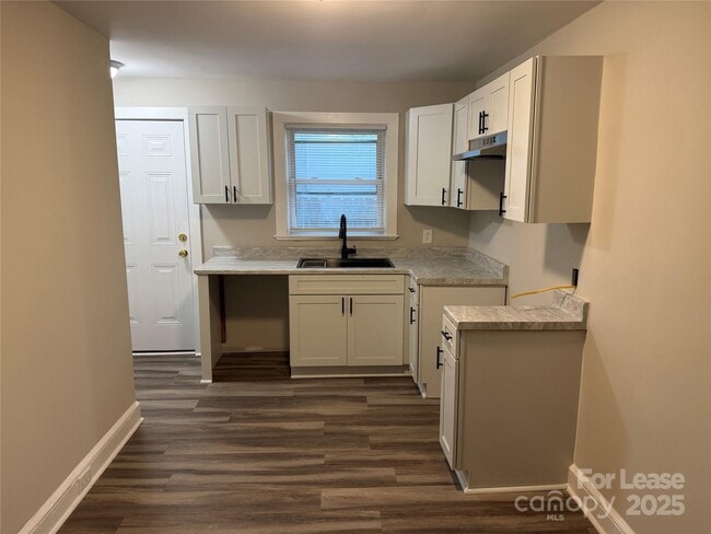 Building Photo - 3516 The Plaza