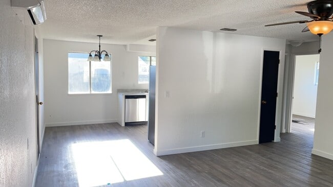 Building Photo - Modern 2-Bedroom Duplex with New Kitchen &...