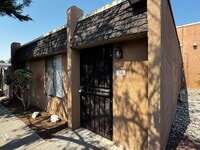 Building Photo - Charming 2 bedroom, 1 bath, 1 car garage u...