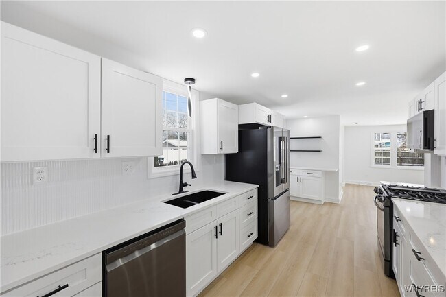 Building Photo - 219 Louvaine Dr