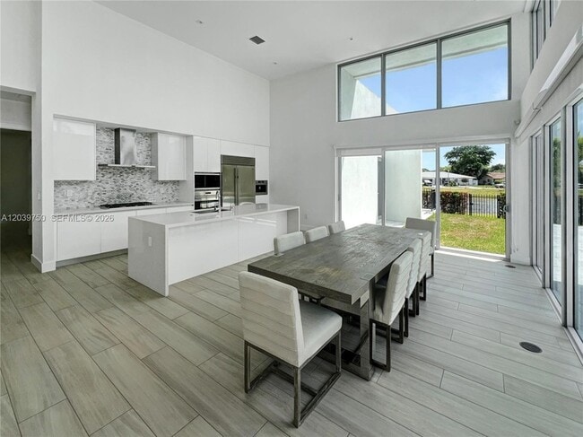 Building Photo - 16582 Botaniko Dr S