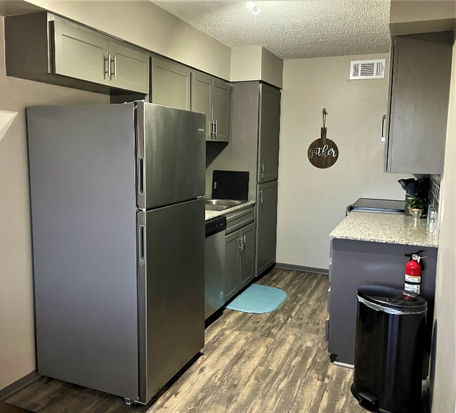 Building Photo - 302 Allen St