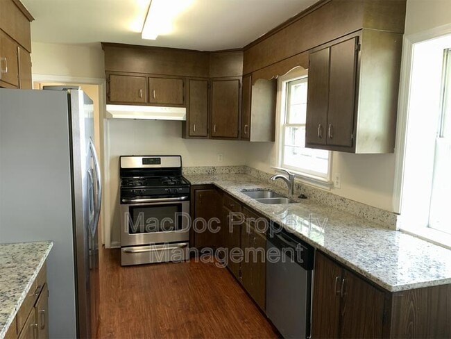 Building Photo - 918 Churchill Dr