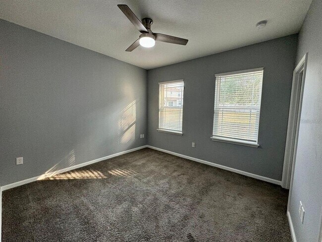 Building Photo - 930 Lakefront Village Dr