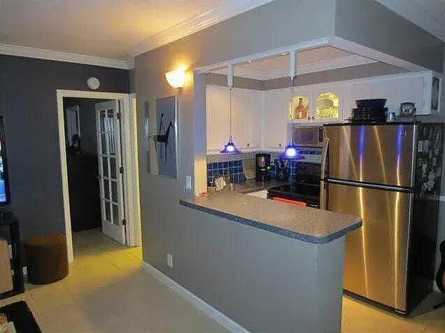 Building Photo - 1100 NE 9th Ave