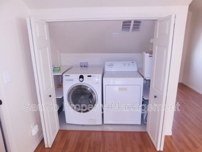 Building Photo - 1218 34th Pl