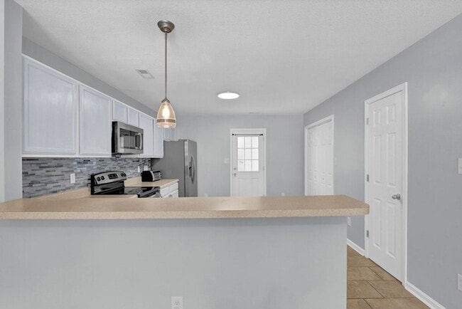 Building Photo - 1402 Old Folkstone Rd., Unit 2