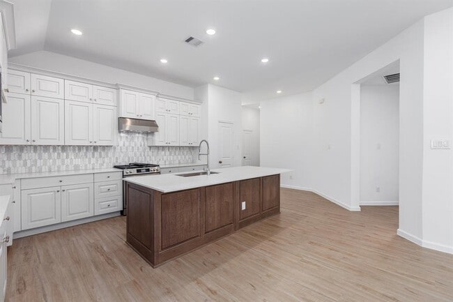 Building Photo - 28809 Mount Bonnell Dr