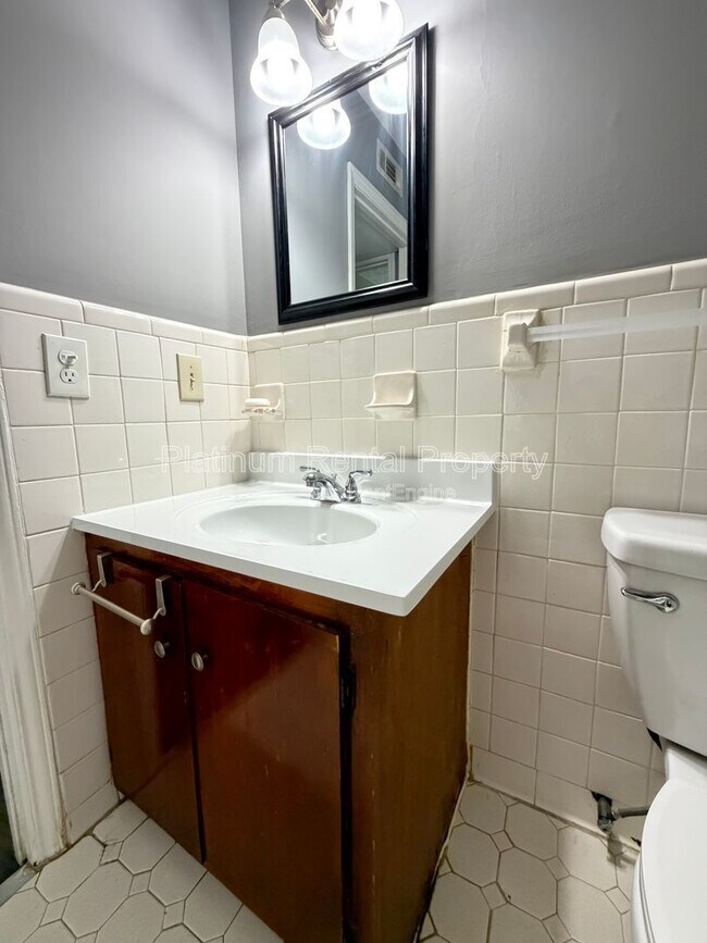 Building Photo - 1502 Waverly Way