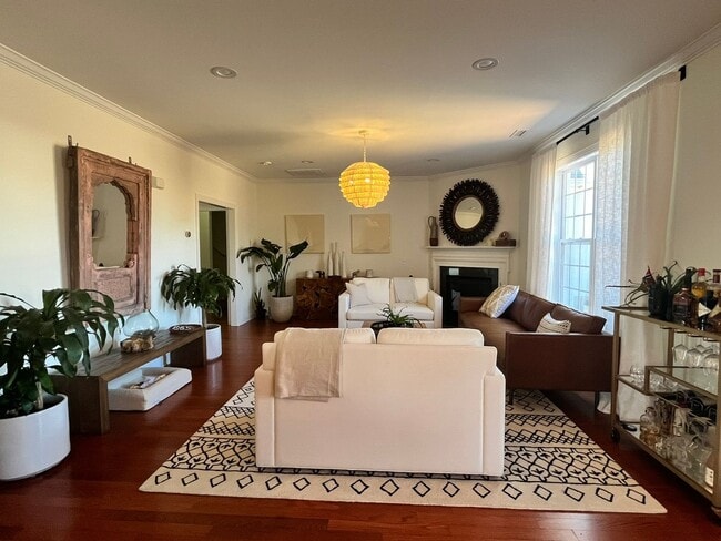 Building Photo - 724 Royal Bonnet Dr