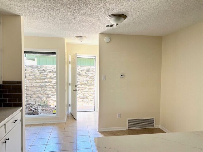 Building Photo - 2305 Western Trails Blvd