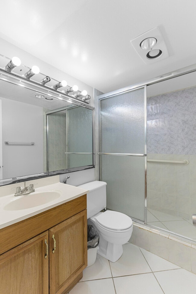Building Photo - 3028 Harwood D