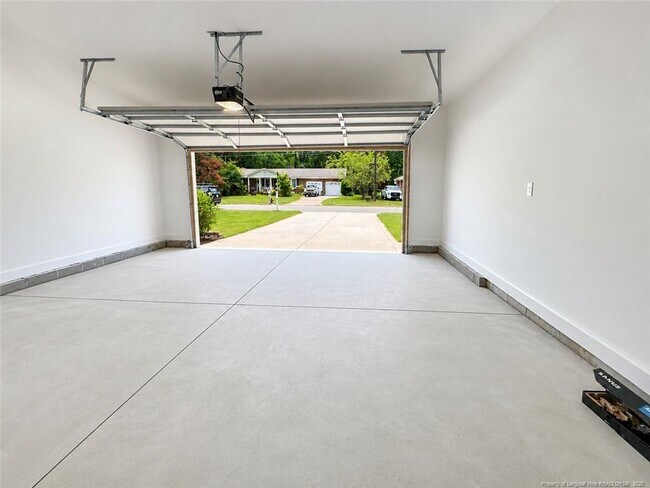Building Photo - 621 Blawell Cir