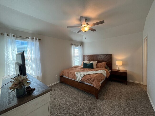 Building Photo - RANCHO VISTA CORNER LOT HOME! DOG FRIENDLY