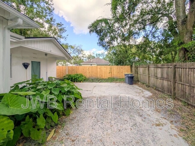 Building Photo - 3535 Rosselle St