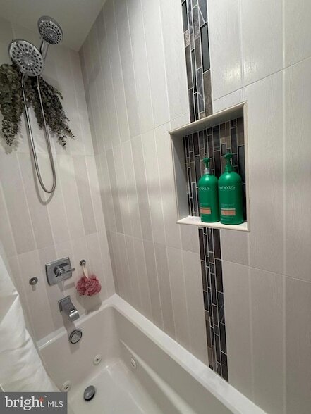 Building Photo - 625 Park Rd NW