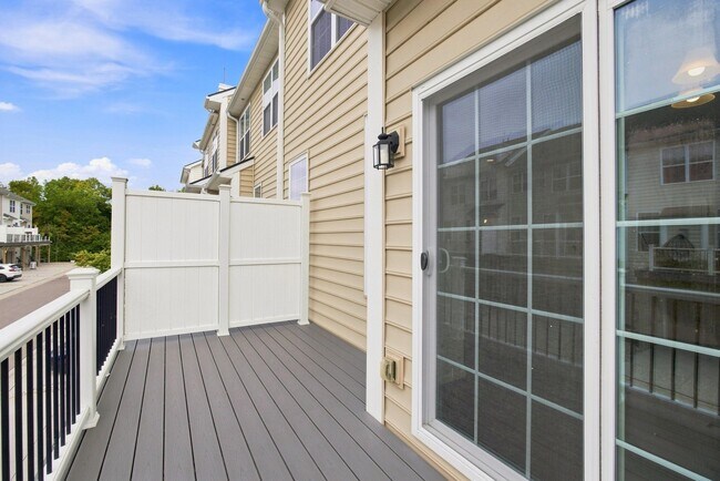 Building Photo - 2780 Ashcombe Dr.