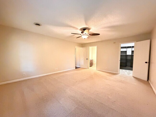 Building Photo - 1402 E Rhett Butler Rd