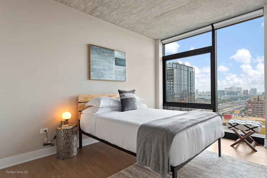 Building Photo - 1050 W Van Buren St