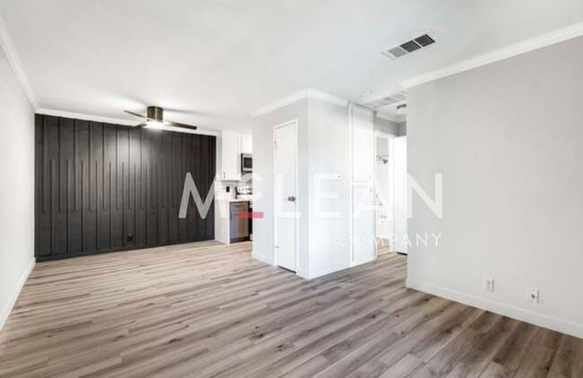 Building Photo - One Bedroom Palm Springs Villas