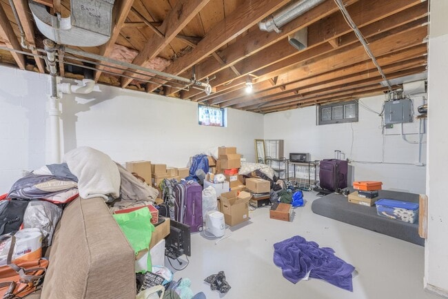 Building Photo - Lovely 3 Bedroom Home in Minneapolis