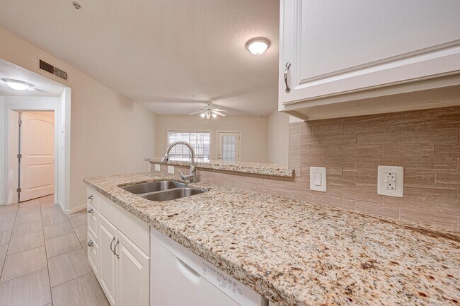 Building Photo - 2803 Kings Crossing Dr
