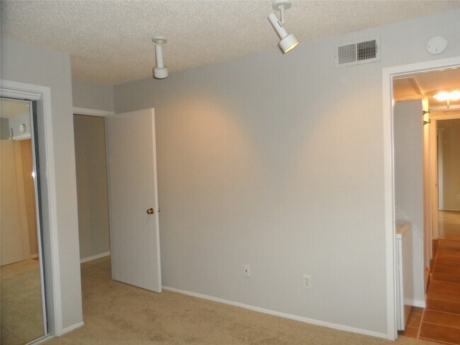 Building Photo - 12900 Walden Rd