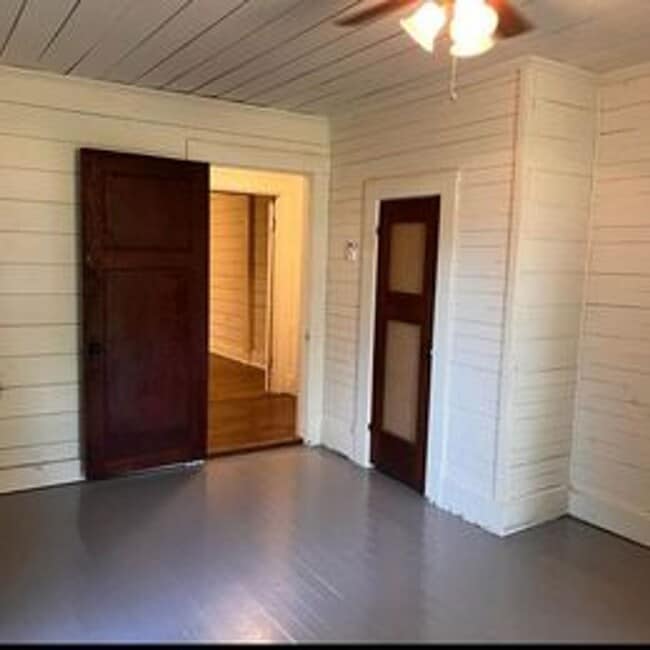 Building Photo - Hughes Springs 2 Bedroom Home