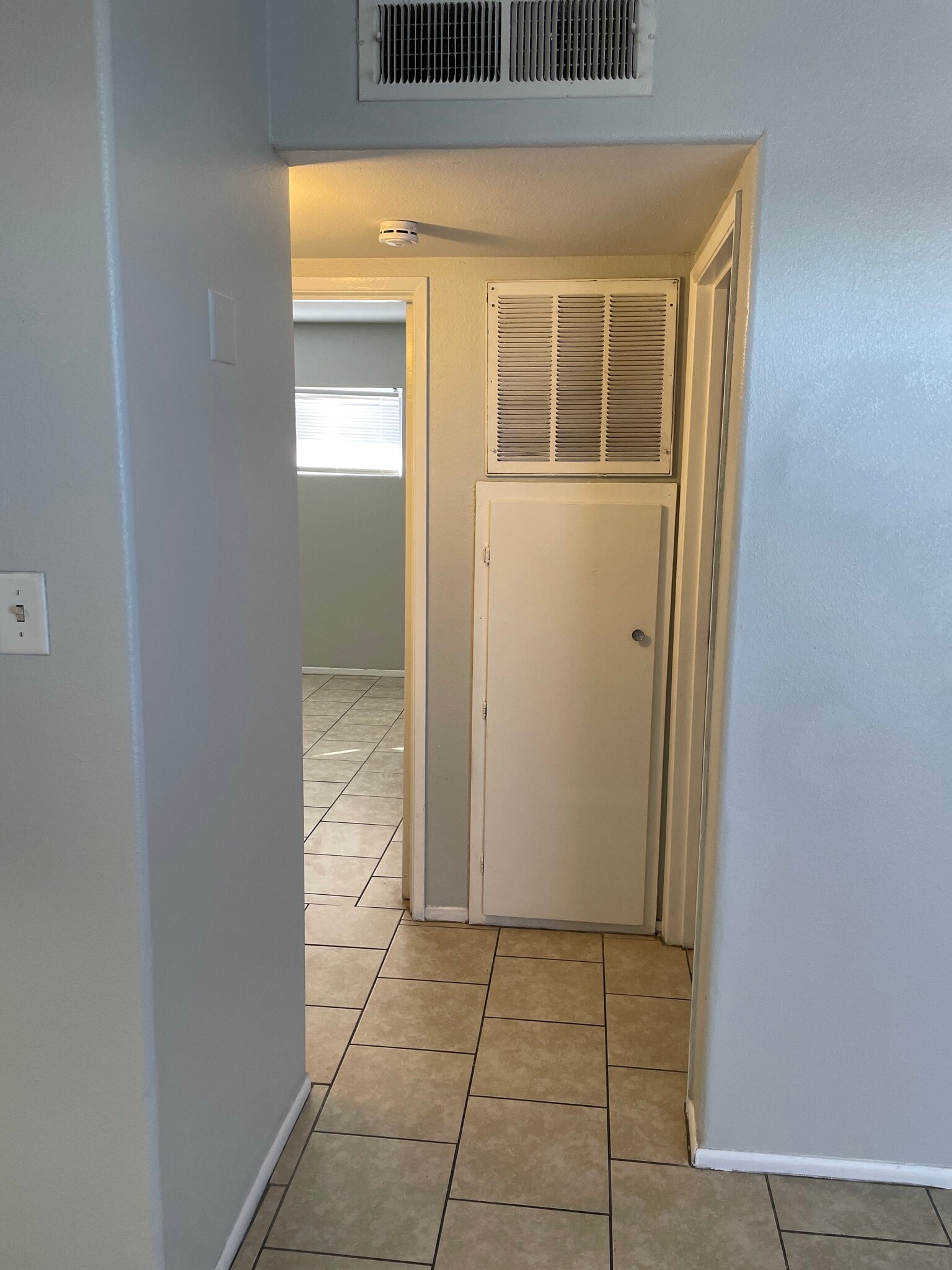 Building Photo - 3380 Brussels St