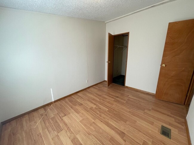 Building Photo - 3 BR, 2 BA doublewide in Pikeville!