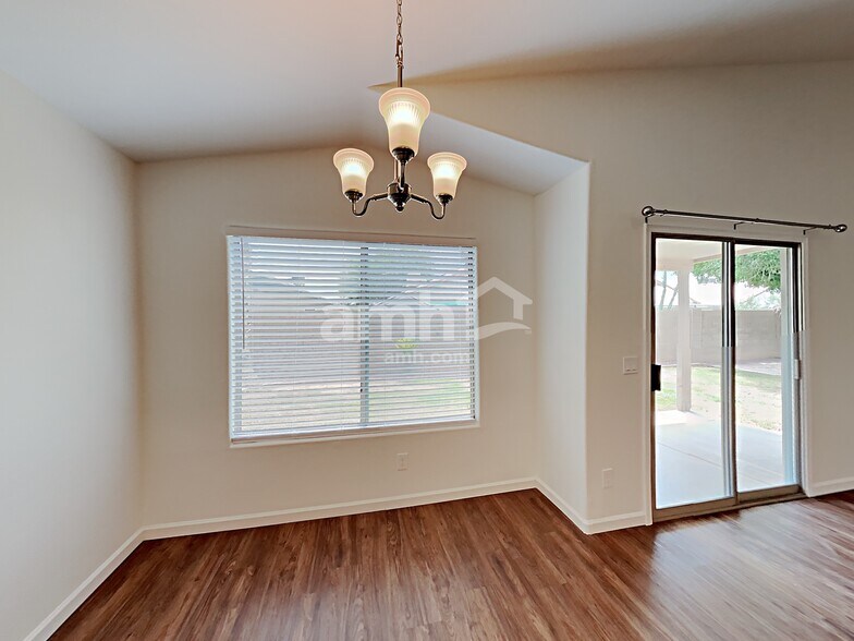 Building Photo - 3033 W Quail Ave