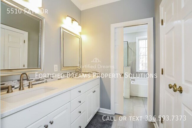 Building Photo - 5510 Faye Dr