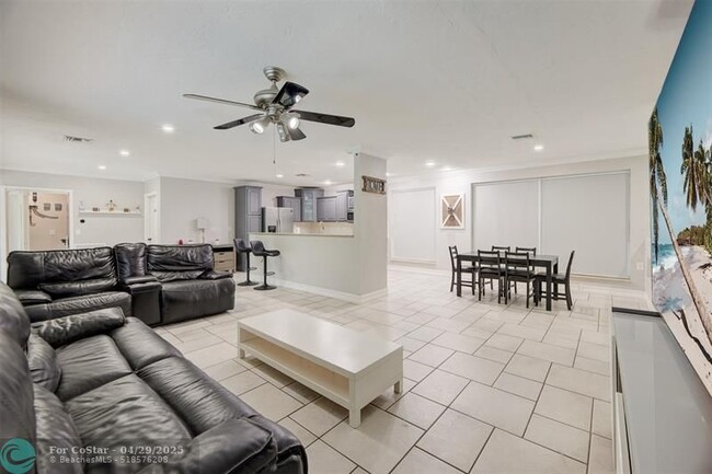 Building Photo - 9200 SW 51st Pl