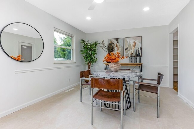 Building Photo - 3747 Christie Rd W