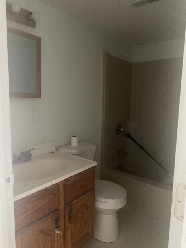 Building Photo - LIMITED TIME**NO APPLICATION FEE**1/2 OFF ...